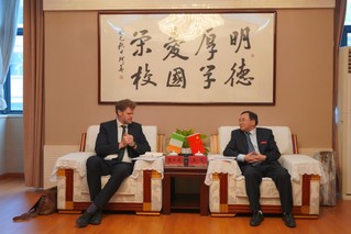 爱尔兰驻上海总领馆总领事一行访...